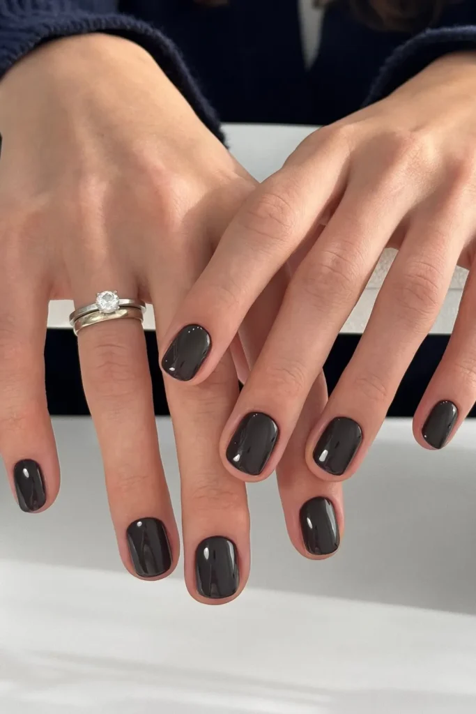 Dark grey Nails