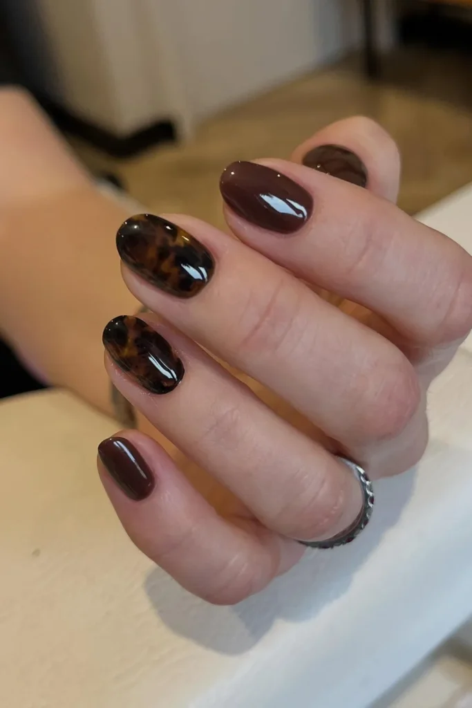 Tortoiseshell Nails on Short Ovals