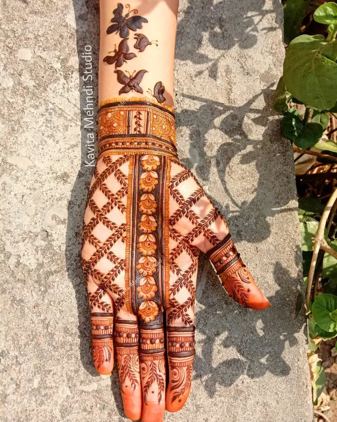Jalli pattern for front hand mehndi 